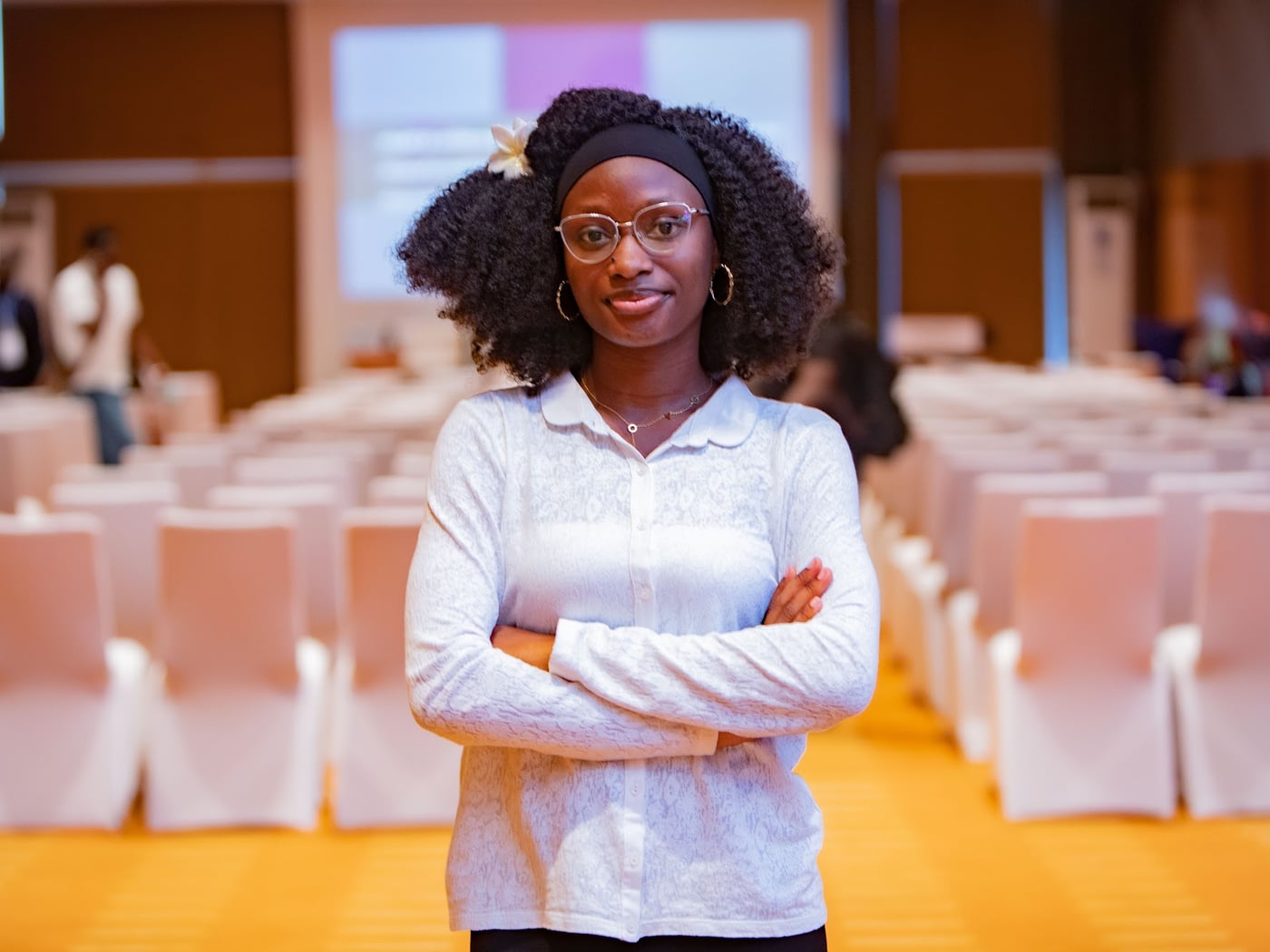 Portrait d'une hôtesse Jua Prestige au Forum de l'Audit